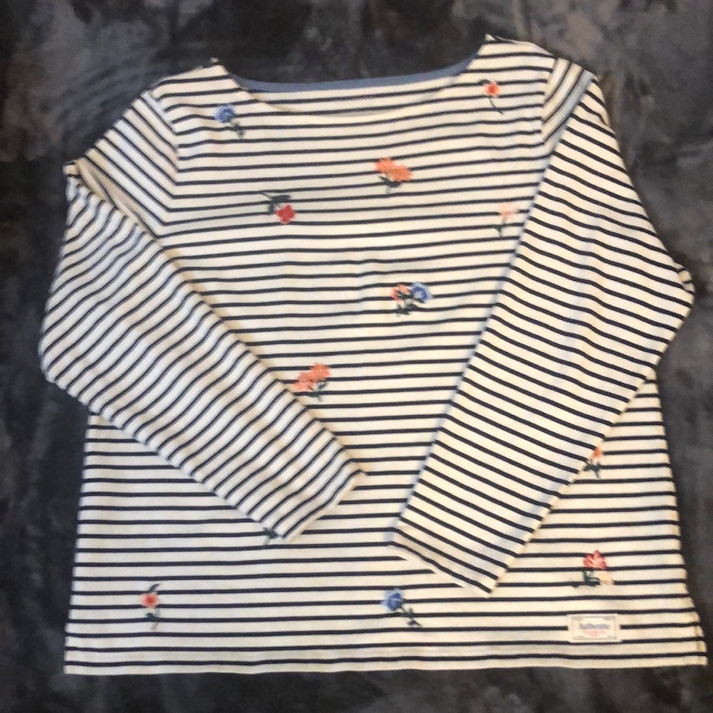 Talbots size XL long sleeved navy and white top with embroidered flowers